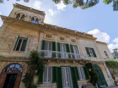 Oltre questa si erge il nobile prospetto chiaro della residenza: si sviluppa su due livelli con una terrazza, limitata da una balaustra traforata...
